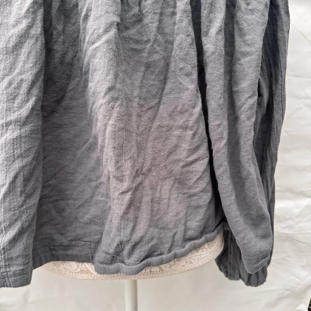 Free people // dark grey button front linen style top size small jun2